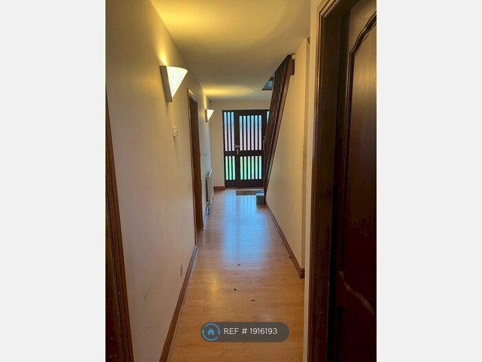 2 Bedroom Terraced House To Rent In Chapel Lane, Leeds, LS12