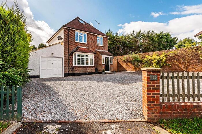 4 Bedroom Detached House For Sale In Cobham Road, Fetcham, KT22