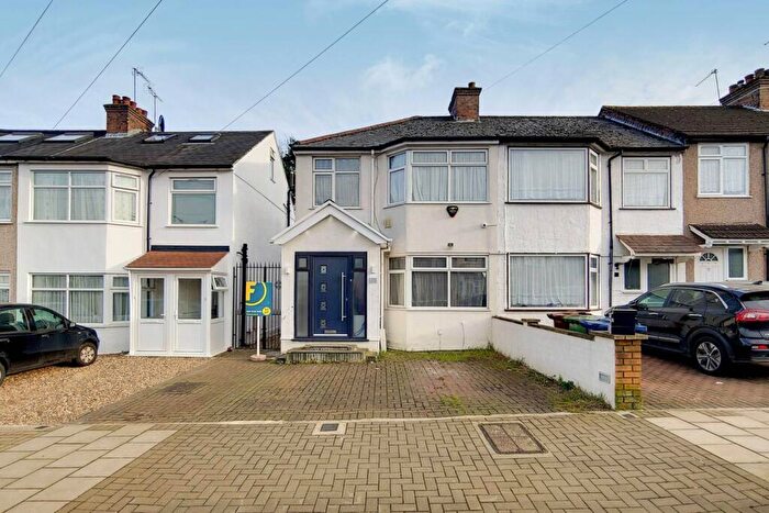 4 Bedroom End Of Terrace House To Rent In Crofts Road, Harrow, HA1