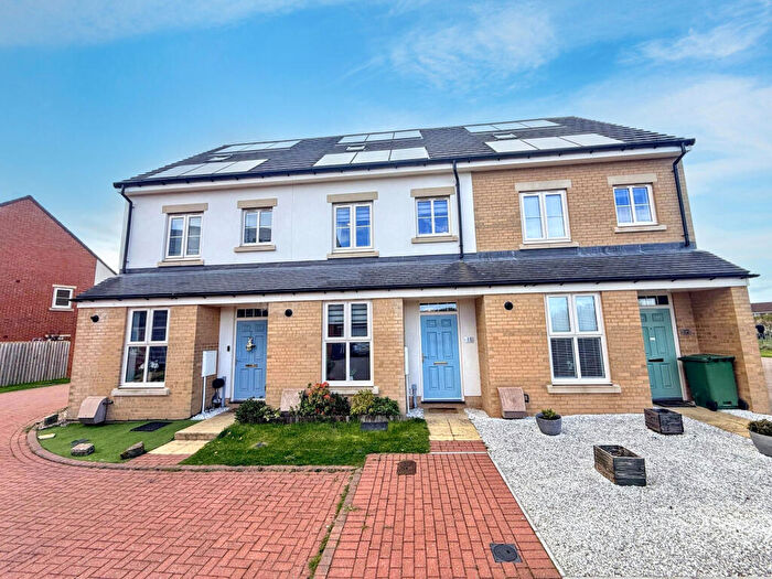 3 Bedroom Semi Detached House For Sale In Hedley Close, Houghton Le Spring, Tyne And Wear, DH4