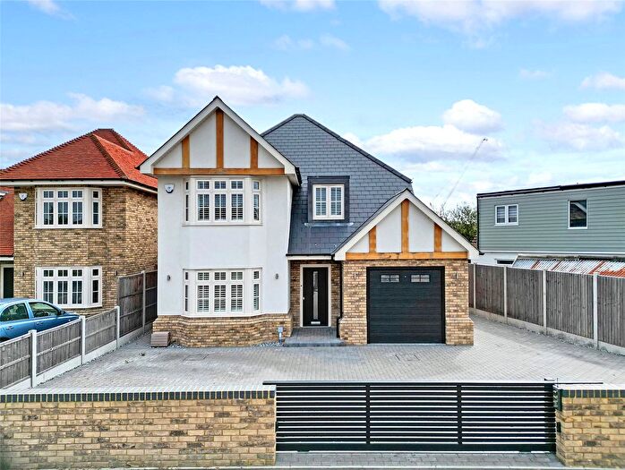 4 Bedroom Detached House For Sale In Guernsey Gardens, Wickford, SS11