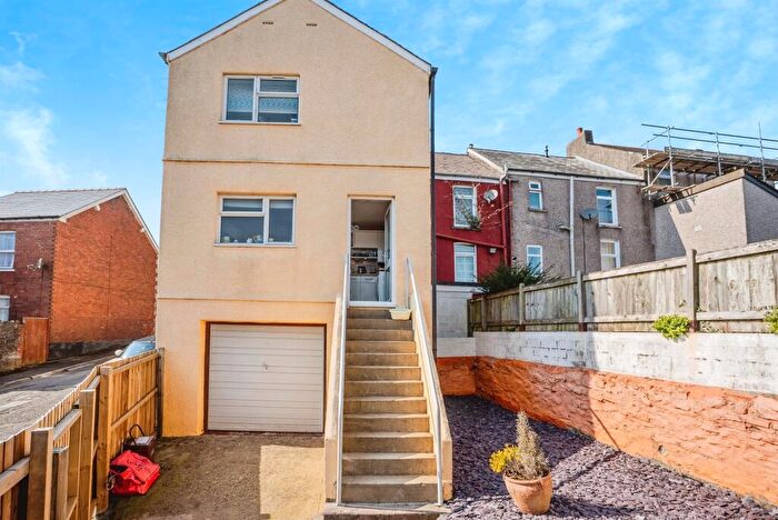 3 Bedroom End Of Terrace House For Sale In Crumlin Street, Pontypool, NP4