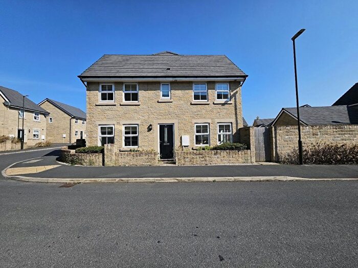3 Bedroom Semi-Detached House For Sale In Hopton Wood Way, Buxton, Derbyshire, SK17