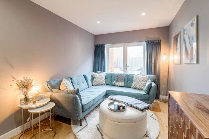 4 Bedroom Detached House For Sale In River View, Old Stratford, MK19