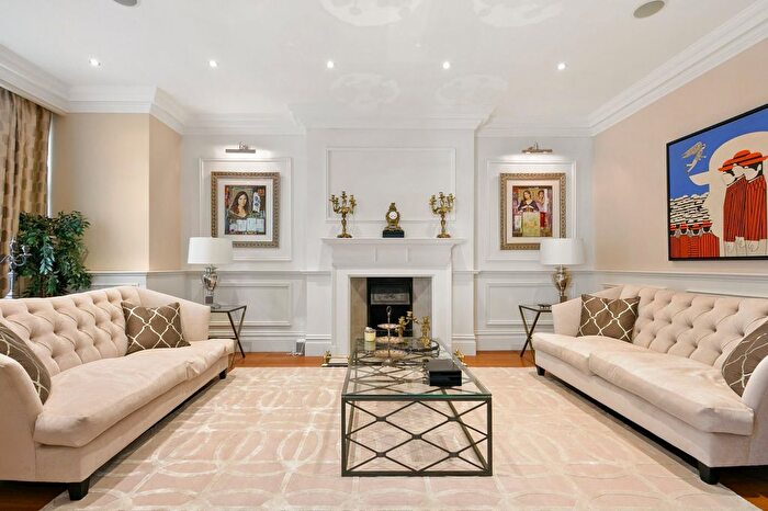 3 Bedroom Flat To Rent In Iverna Court, Kensington High Street, W8