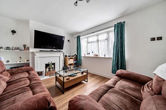 2 Bedroom Terraced House For Sale In Derwent Close, Farnborough, GU14