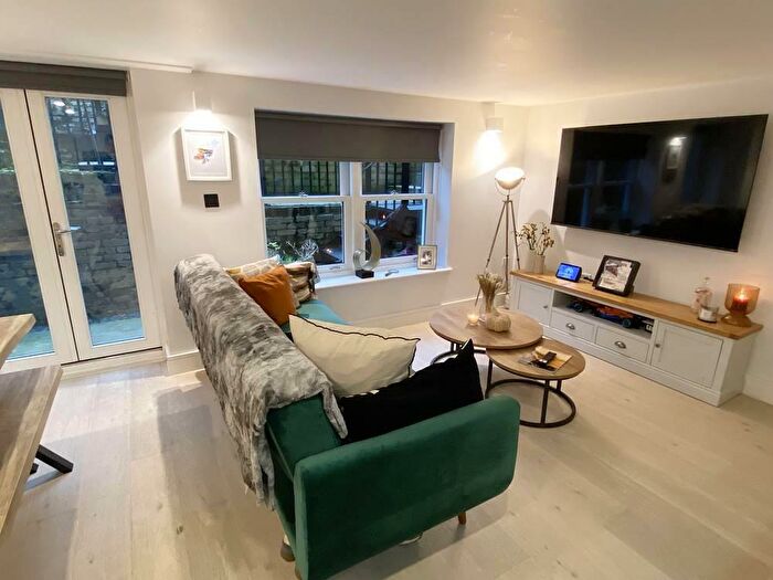 1 Bedroom Apartment For Sale In Station Road, Bourne End, SL8