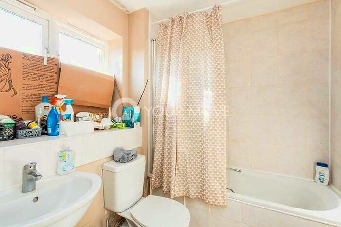 4 Bedroom Semi-Detached House To Rent In Owen Way, Basingstoke, RG24