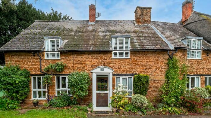 3 Bedroom Cottage For Sale In Hogg End Chipping Warden Banbury, Oxfordshire, OX17
