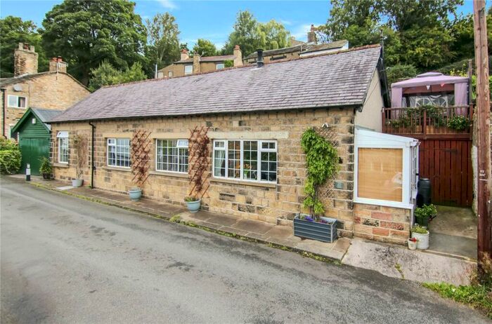 2 Bedroom Bungalow For Sale In Main Street, Farnhill, BD20