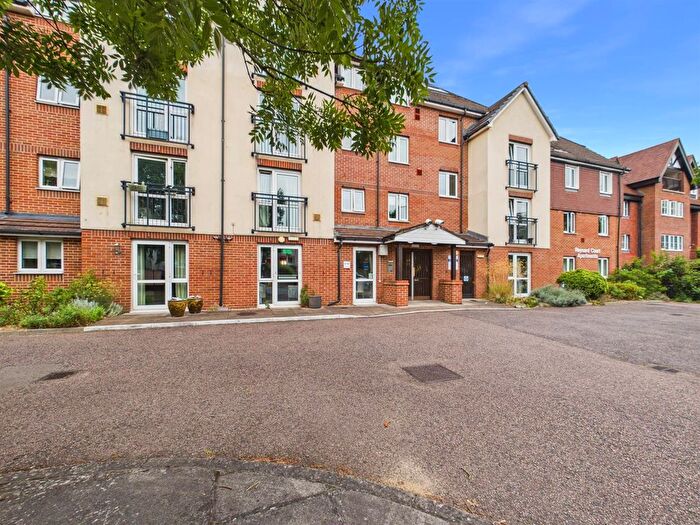 2 Bedroom Flat For Sale In Foxley Lane, Purley, CR8