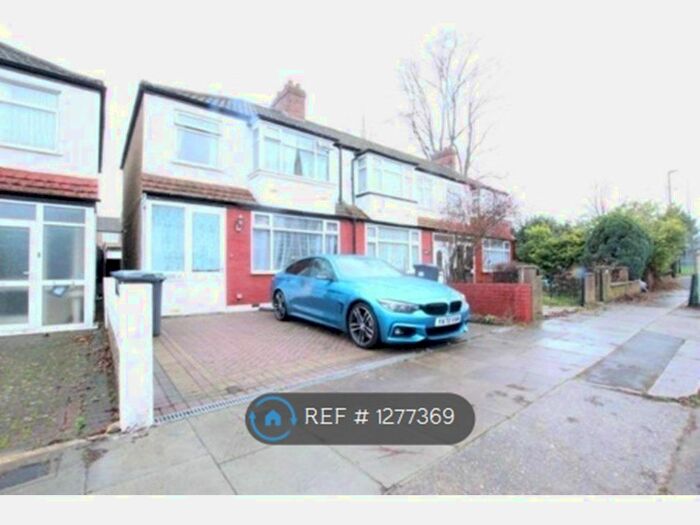 3 Bedroom End Of Terrace House To Rent In Hadleigh Road, London N9
