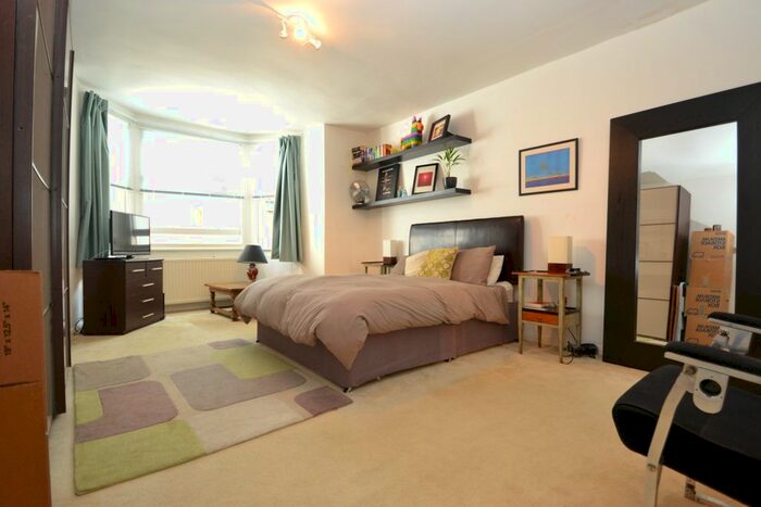 1 Bedroom Maisonette To Rent In St. Andrews Square, Surbiton, KT6