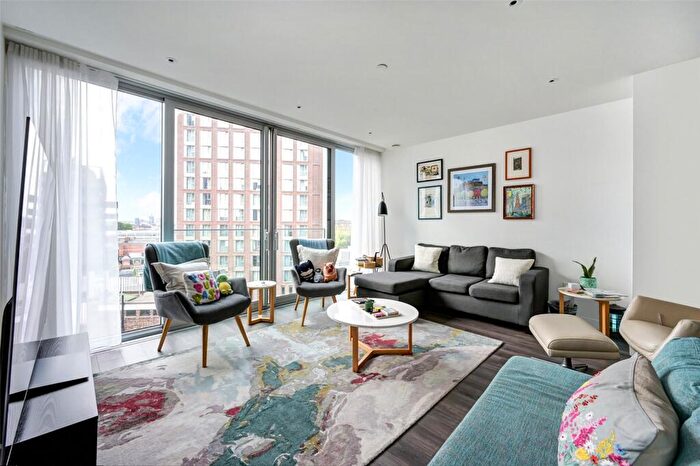 3 Bedroom Apartment For Sale In Alie Street, London, E1