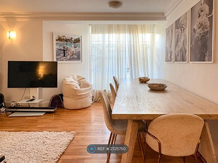 2 Bedroom Flat To Rent In Albert Terrace, London, NW1