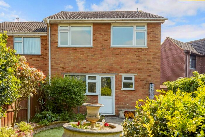 3 Bedroom End Of Terrace House To Rent In Glenfield Road, Ashford, TW15