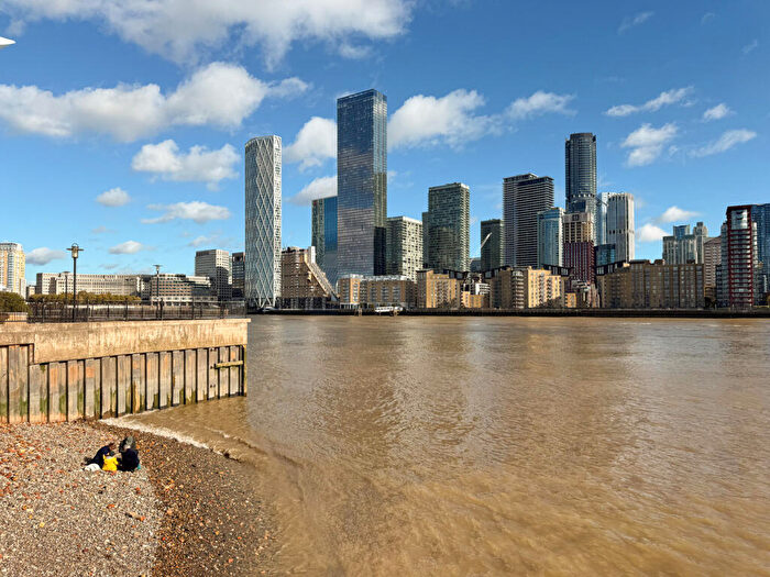 1 Bedroom Apartment For Sale In Blondin Way, London, SE16