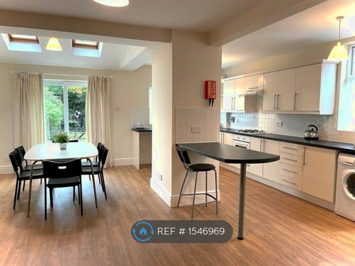 4 Bedroom Semi-Detached House To Rent In Finchley Road, Manchester, M14