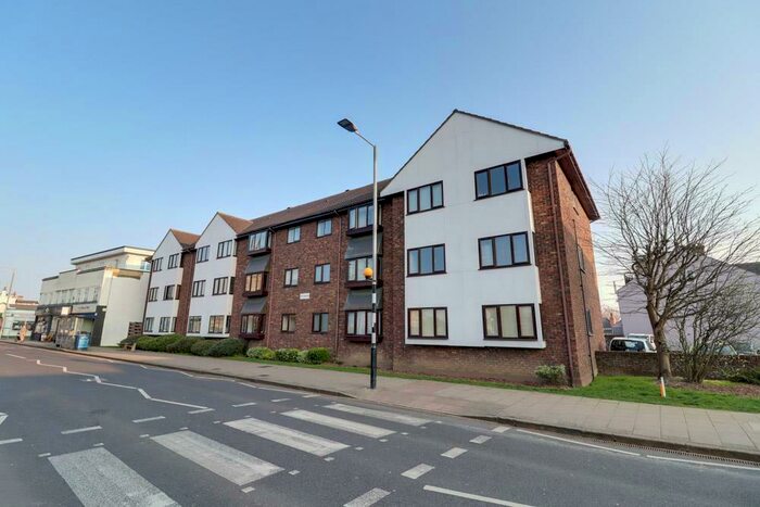 1 Bedroom Flat For Sale In Leigh Road, Leigh-On-Sea, SS9