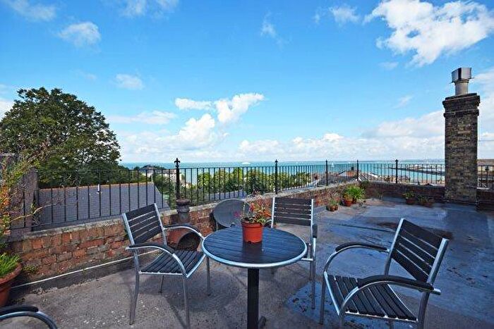 2 Bedroom Apartment To Rent In Union Street, Ryde, PO33