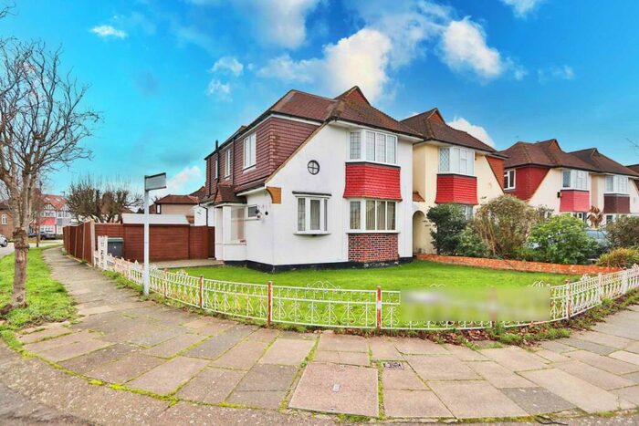 3 Bedroom Semi-Detached House To Rent In Chilmark Gardens, New Malden, KT3