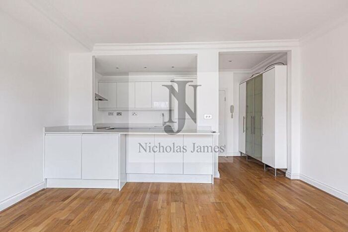 2 Bedroom Flat To Rent In Glenthorne Road, London, N11