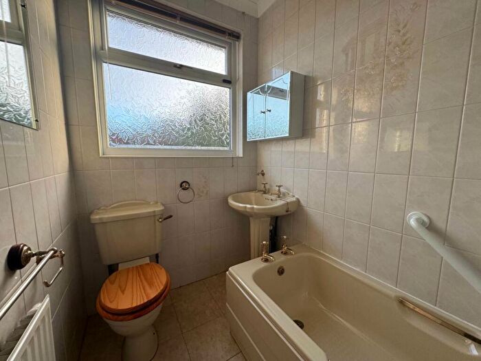 2 Bedroom Detached Bungalow To Rent In Manor Road, Shaw, OL2