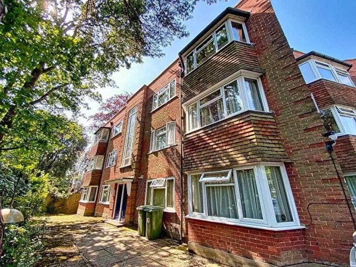 2 Bedroom Flat For Sale In North Road, Poole, BH14