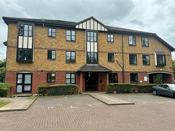 1 Bedroom Flat To Rent In Fircroft, Epsom Road, Leatherhead, KT22