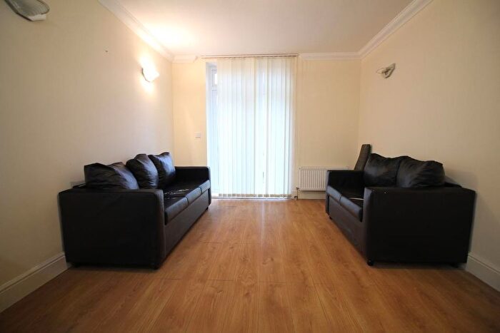 1 Bedroom Flat To Rent In Hatton Road, Feltham, TW14