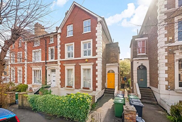 3 Bedroom Maisonette For Sale In Peak Hill Avenue, Sydenham, London, SE26
