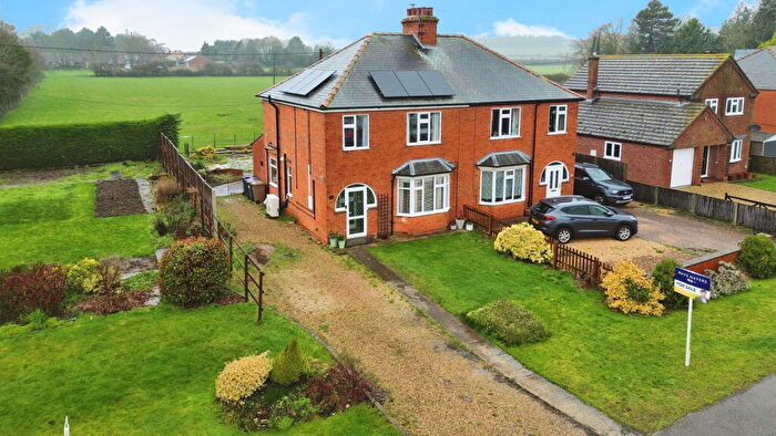 3 Bedroom Semi Detached House For Sale In London Road, Osbournby, Sleaford, NG34