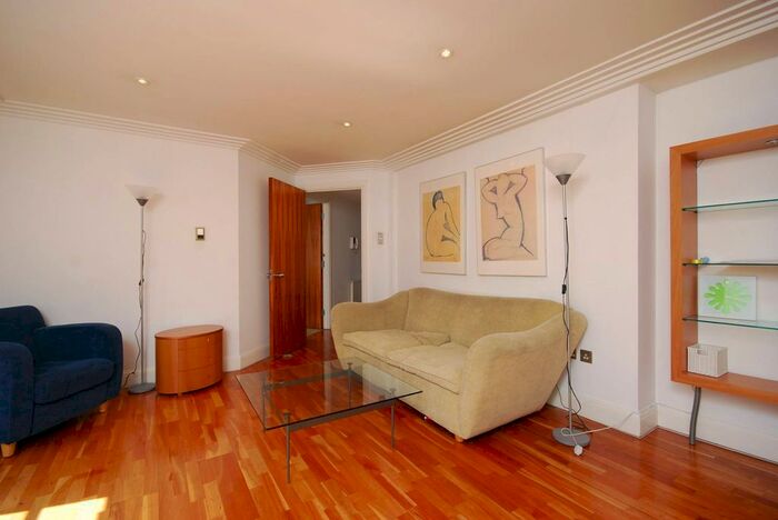 1 Bedroom Flat To Rent In Exchange Court, Covent Garden, London, WC2R