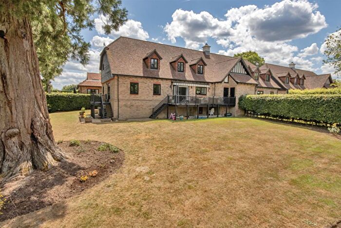 4 Bedroom Semi-Detached House For Sale In Nizels Lane, Hildenborough, TN11
