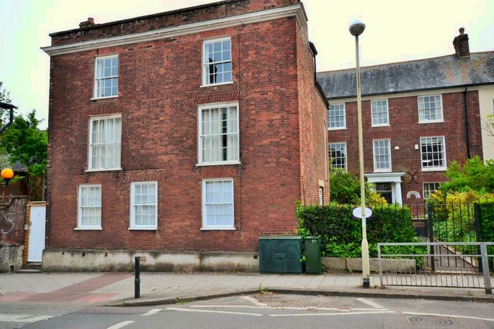 2 Bedroom Flat To Rent In St. Davids Hill, Exeter, EX4