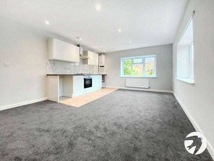 2 Bedroom Flat To Rent In Bellegrove Road, Welling DA16