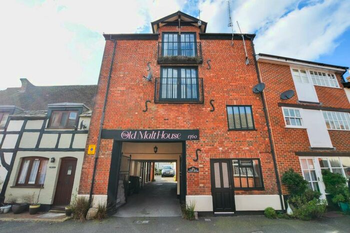 2 Bedroom Flat To Rent In West Row, Wimborne, BH21