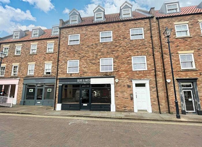 2 Bedroom Flat For Sale In Pump Square, Boston, PE21