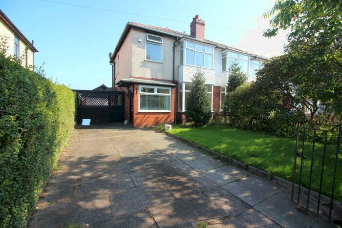 3 Bedroom Semi-Detached House To Rent In Brandlesholme Road, Bury, BL8