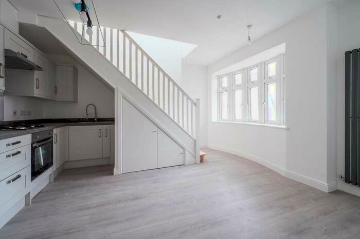 4 Bedroom Flat To Rent In Sudbourne Road, Brixton, SW2