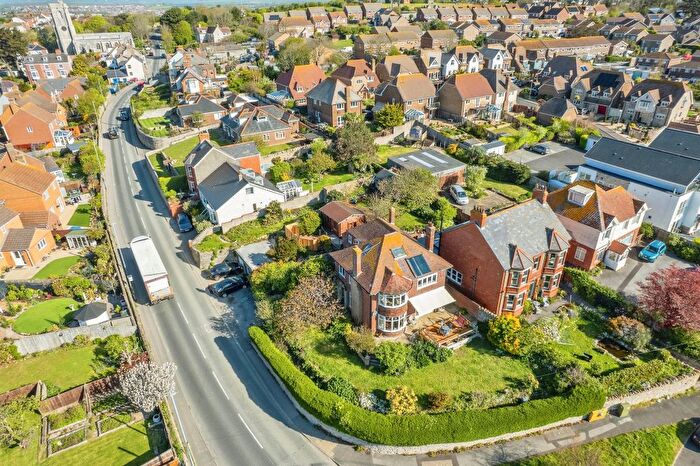 3 Bedroom Detached House For Sale In Buxton Road, Weymouth, DT4