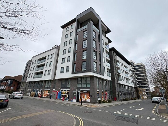 2 Bedroom Flat To Rent In College Street, Southampton, Hampshire, SO14