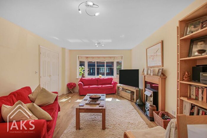 4 Bedroom Detached House For Sale In Old Station Close, Etwall, DE65