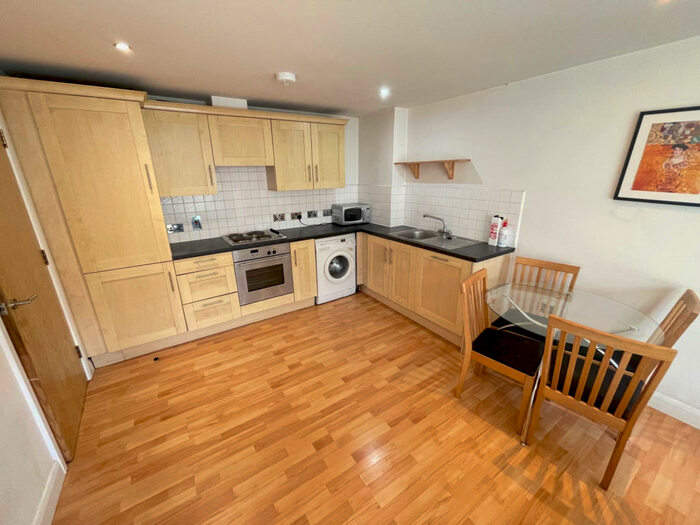 3 Bedroom Flat To Rent In Holborn Approach, Leeds, West Yorkshire, LS6