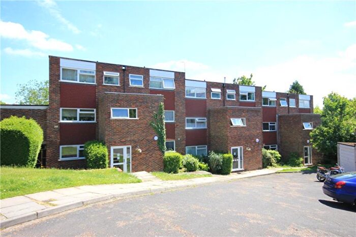 2 Bedroom Maisonette To Rent In Woking, GU22