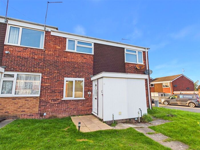 2 Bedroom Flat For Sale In Brockhampton Close, Worcester, Worcestershire, WR4