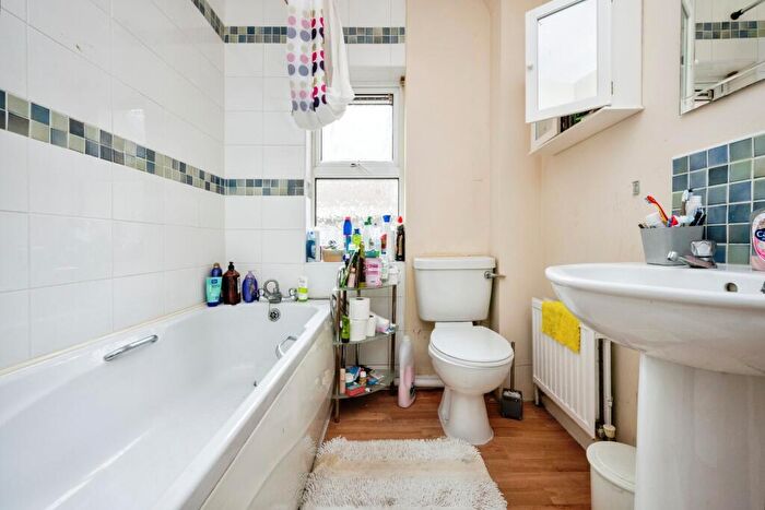 1 Bedroom Flat For Sale In Goldington Avenue, Bedford, Bedfordshire, MK40