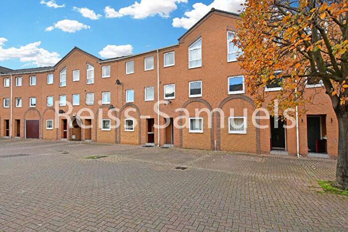 5 Bedroom Town House To Rent In Cyclops Mews, London, E14