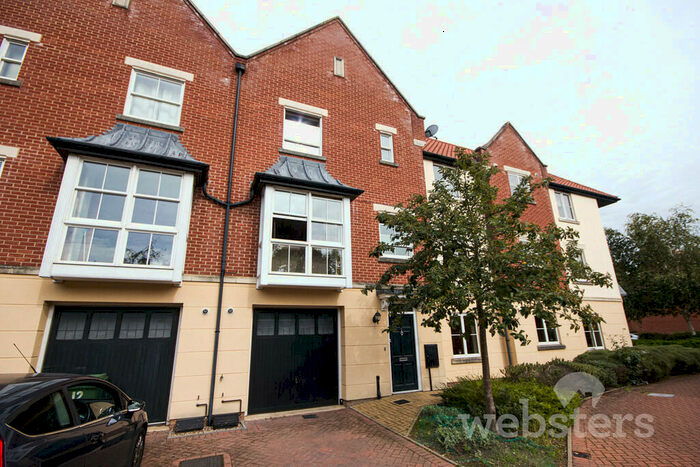 3 Bedroom Town House To Rent In Trafalgar Square, Norwich, NR14