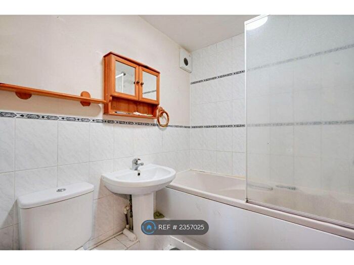 1 Bedroom Flat To Rent In Conifer Way, North Wembley, HA0